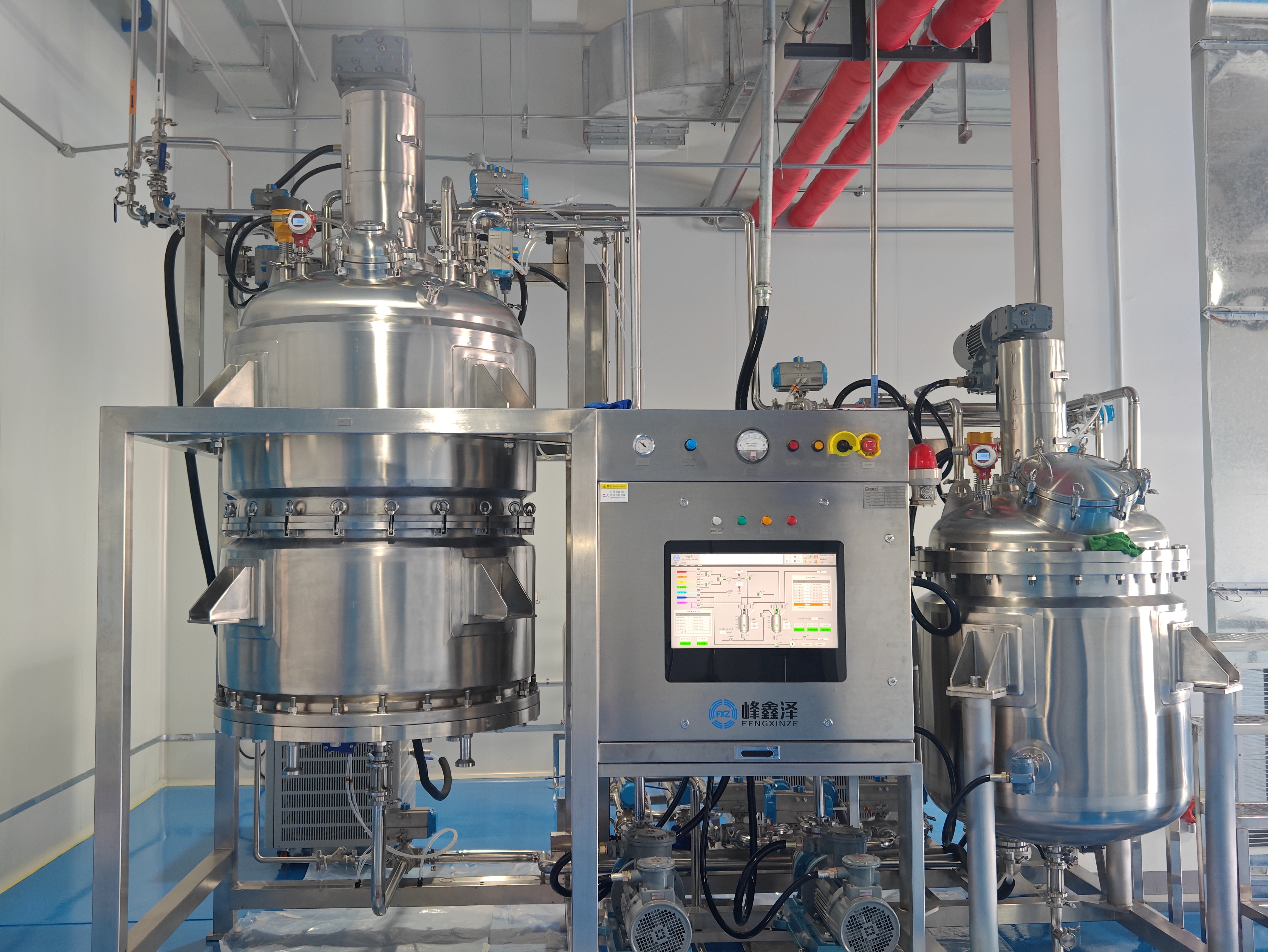 Industrial peptide production equipment and reactors